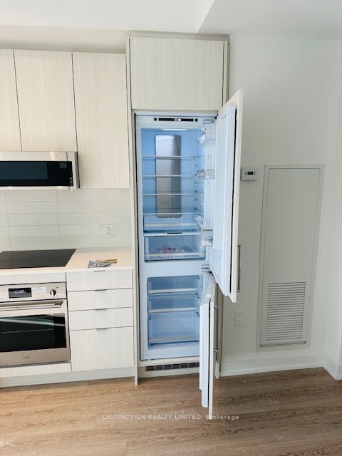 250 lawrence Avenue W, #616