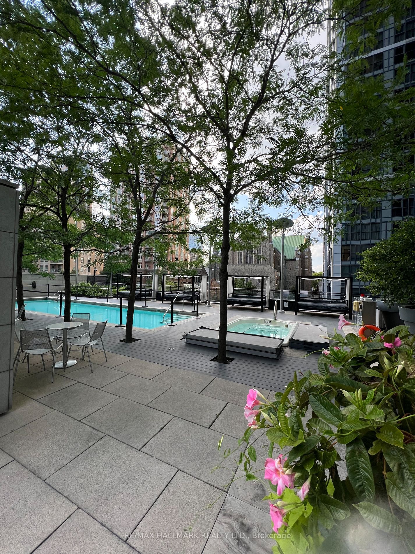 110 Charles St E, #2905