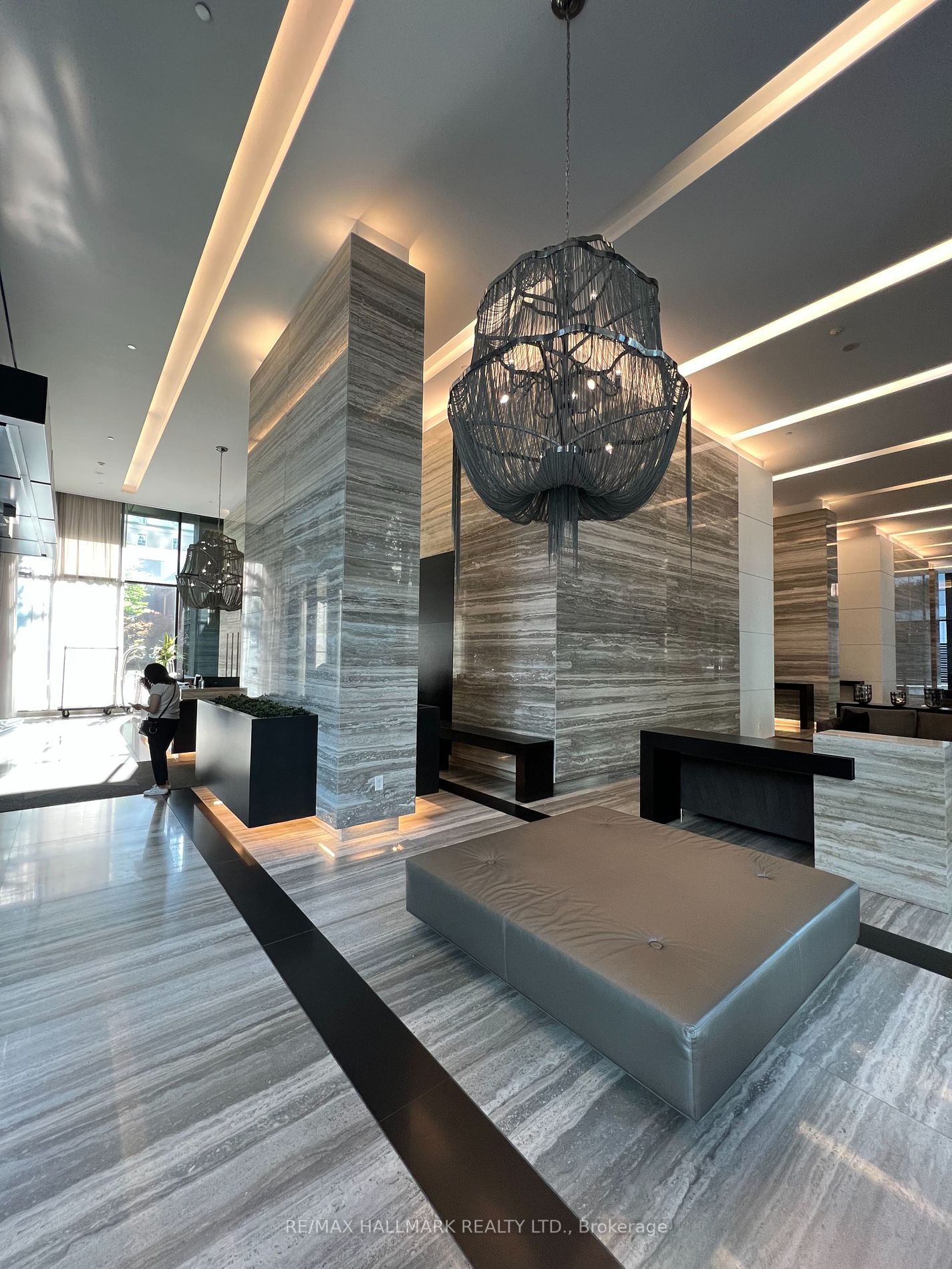 110 Charles St E, #2905