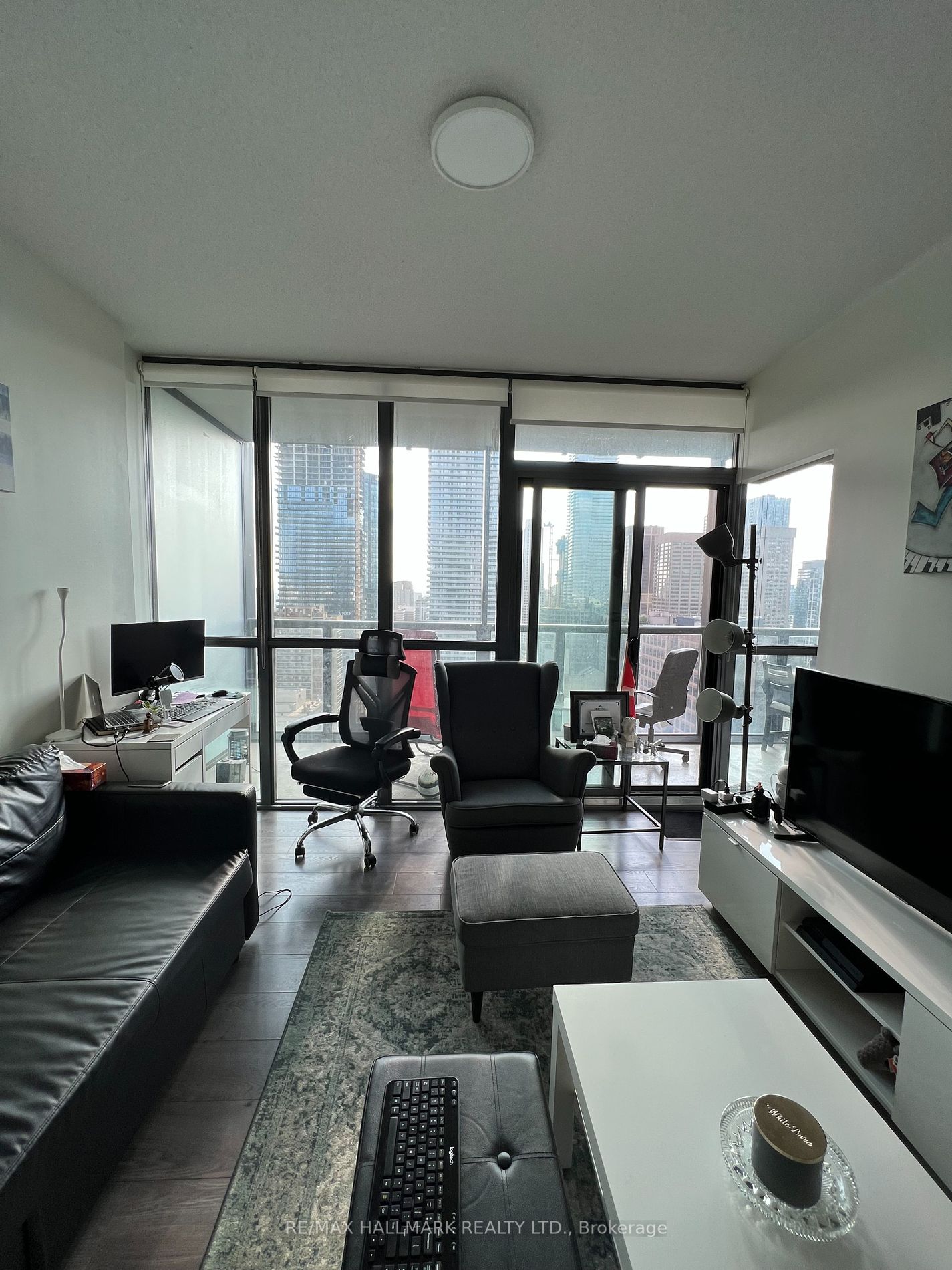 110 Charles St E, #2905