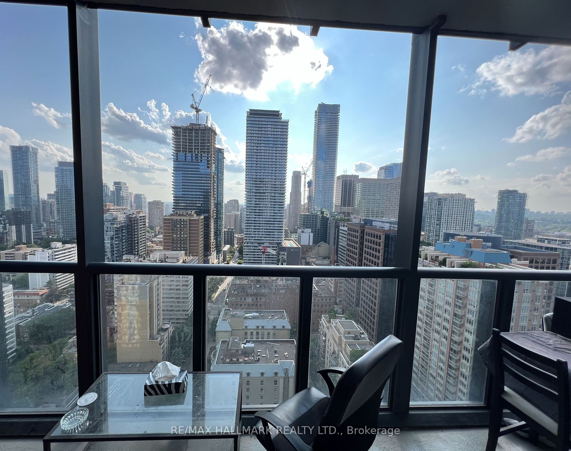 110 Charles St E, #2905