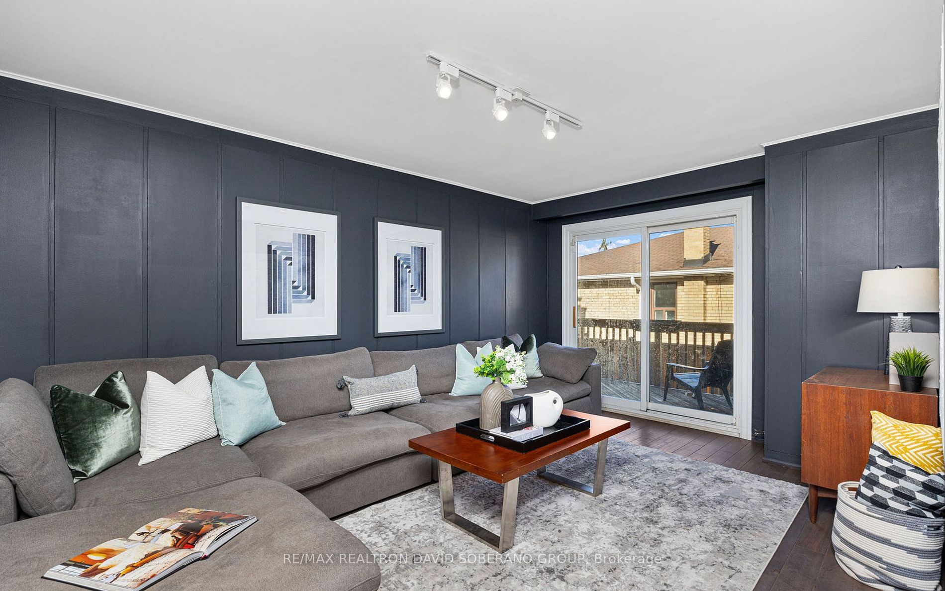 24 Cedar Springs Grve