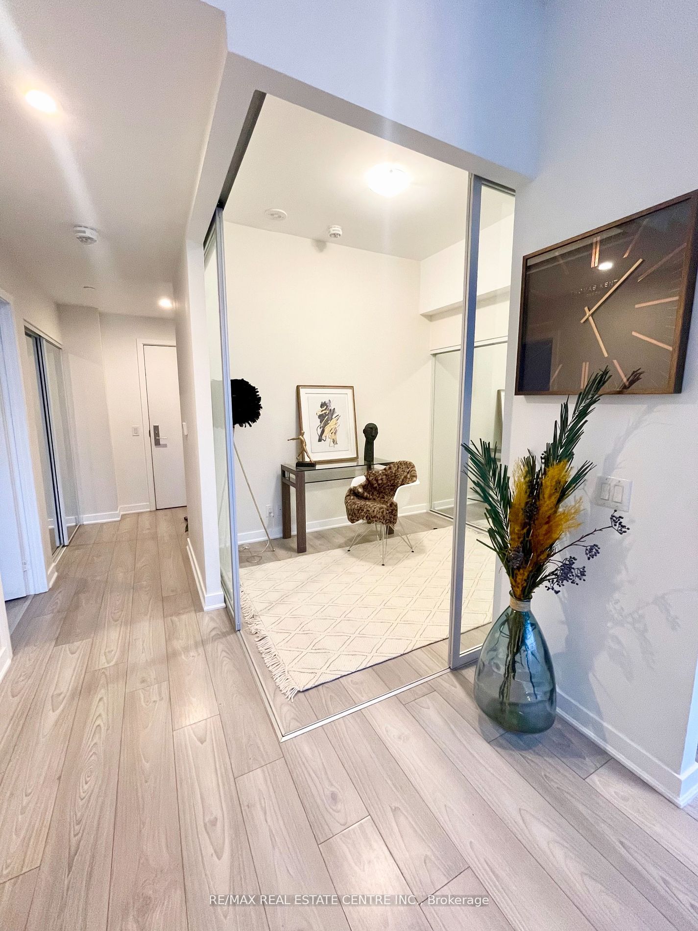 120 Parliament St, #817