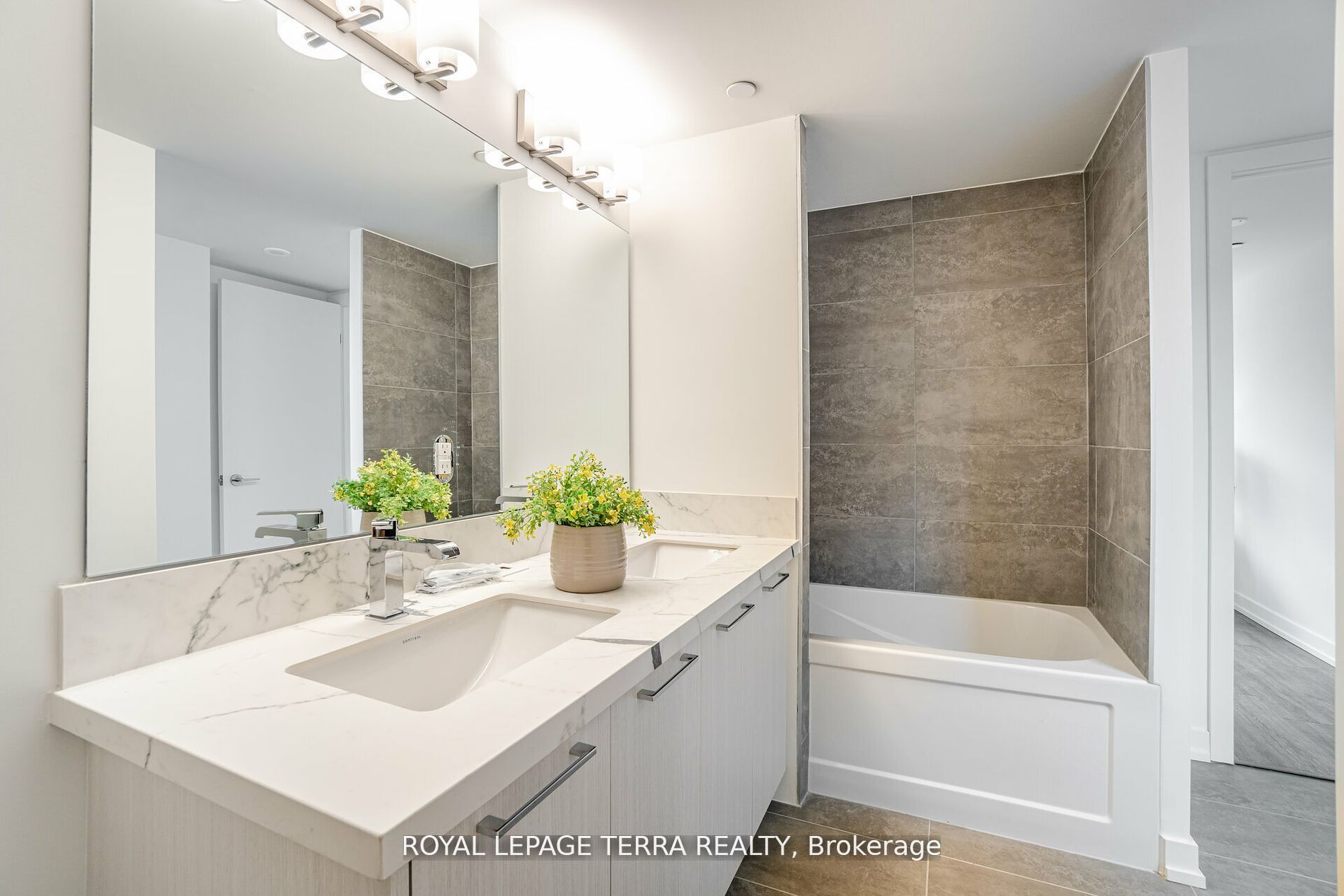 871 Sheppard Ave W, #28