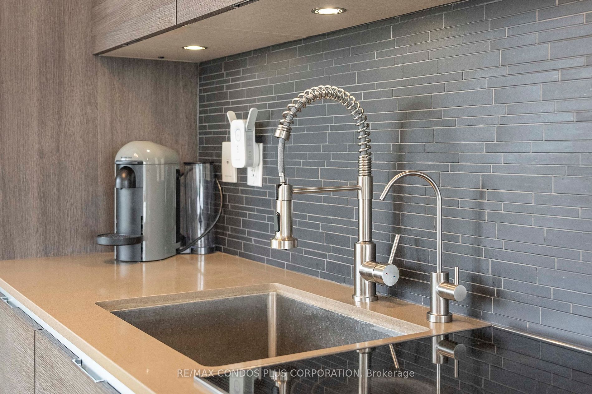200 Bloor St W, #2105