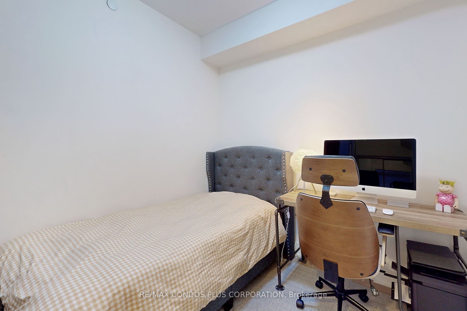 200 Bloor St W, #2105