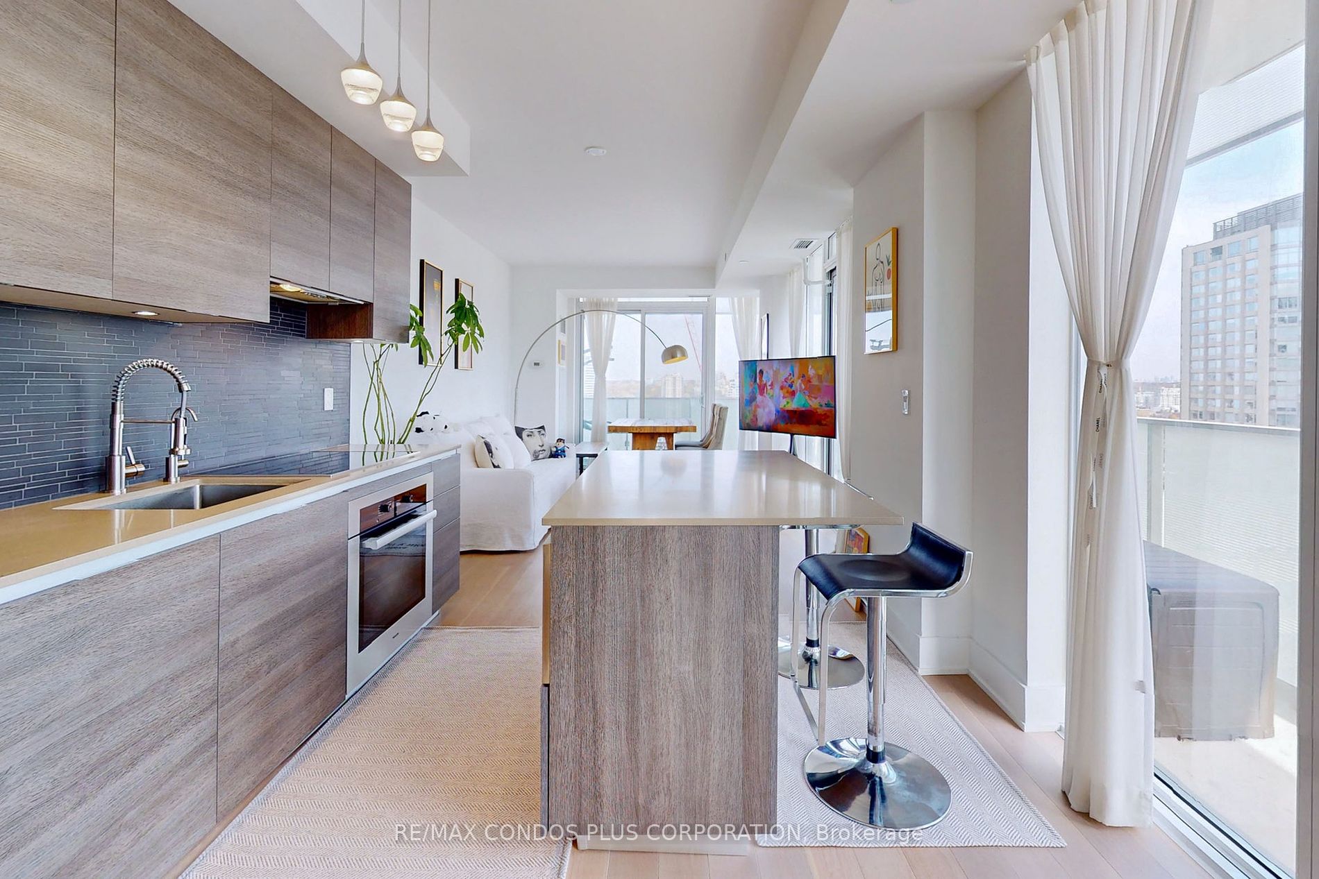 200 Bloor St W, #2105
