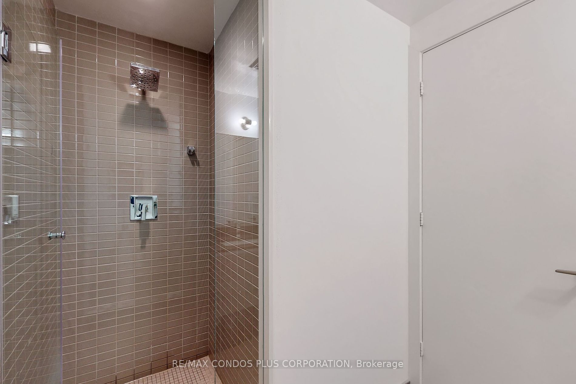 200 Bloor St W, #2105