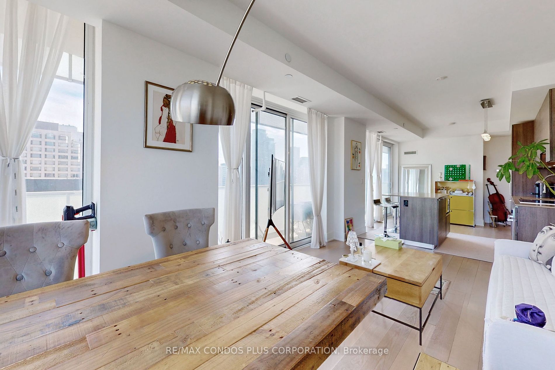 200 Bloor St W, #2105