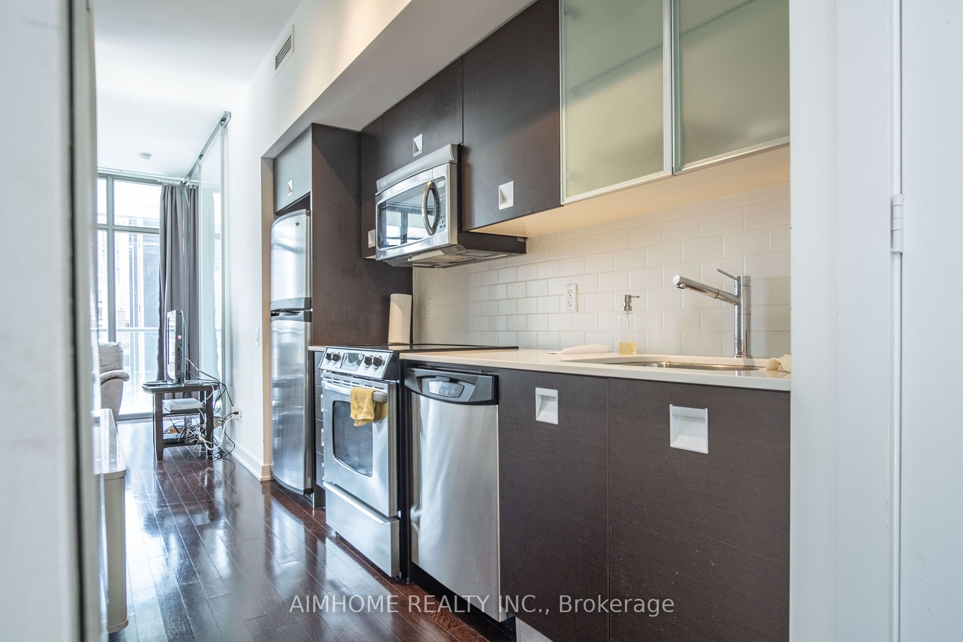 33 Charles St E, #605