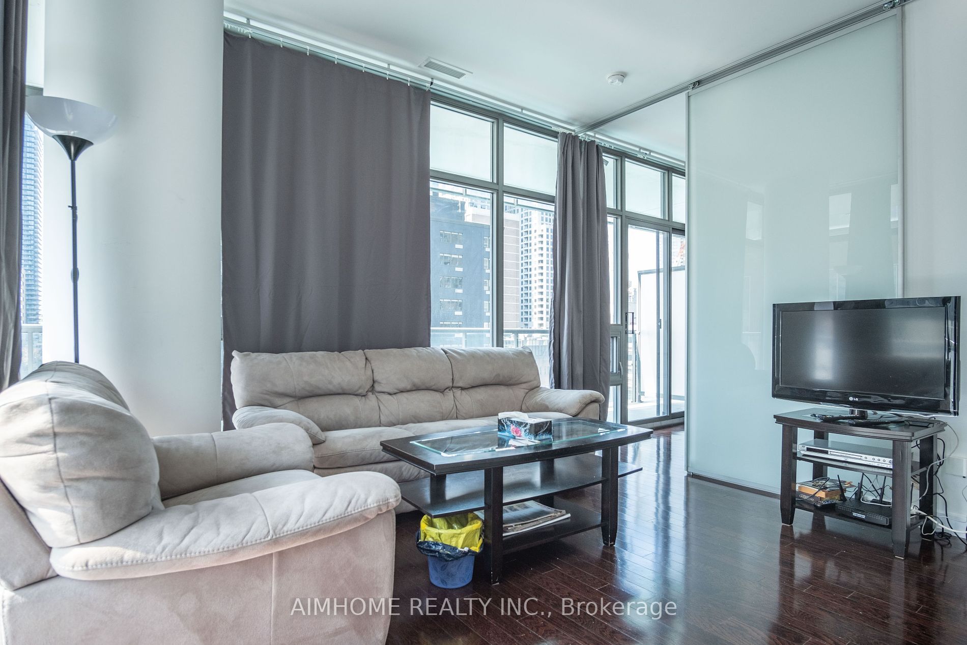 33 Charles St E, #605