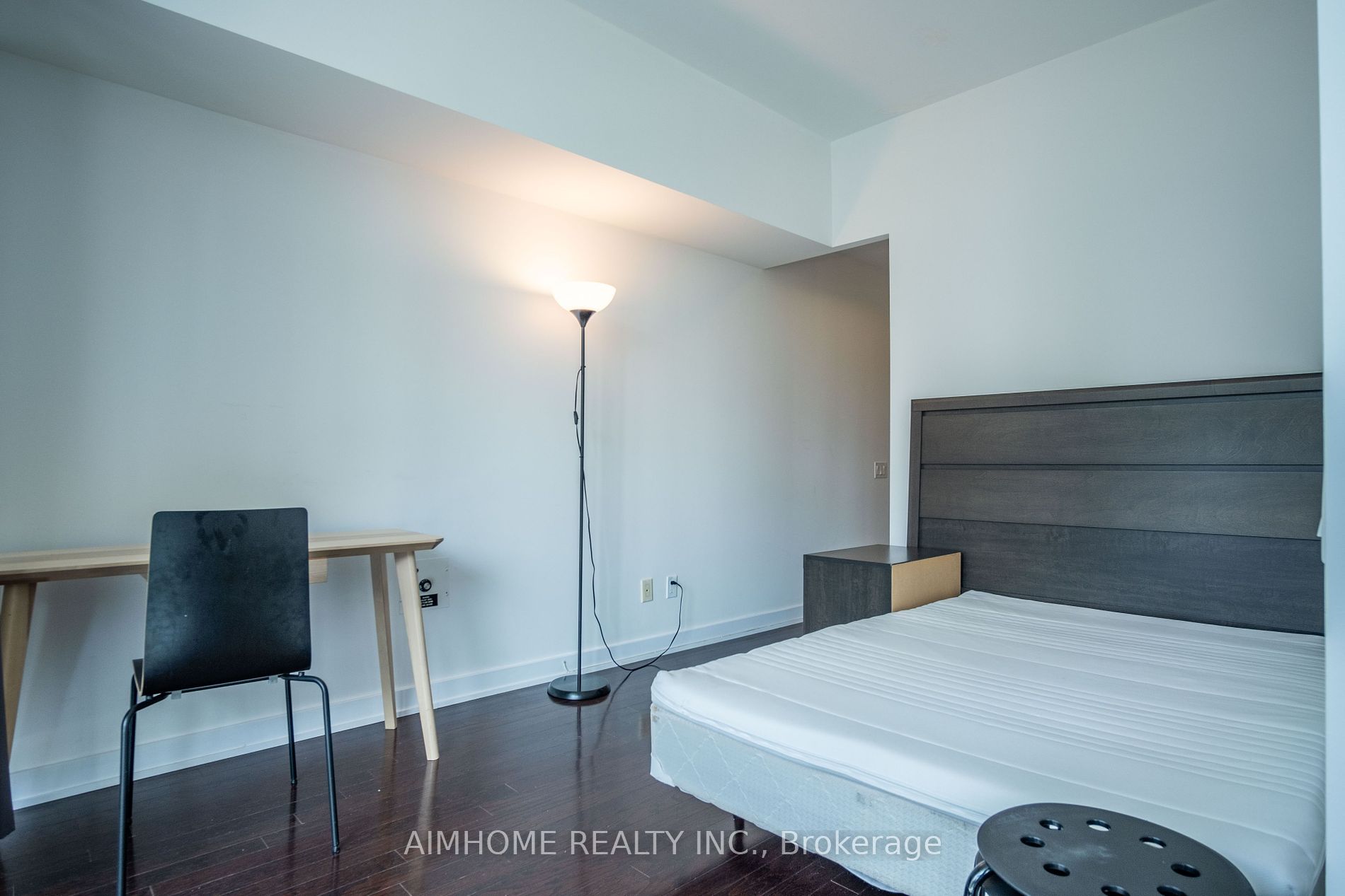 33 Charles St E, #605