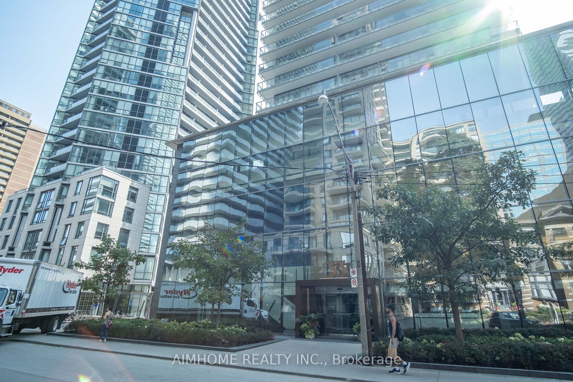 33 Charles St E, #605