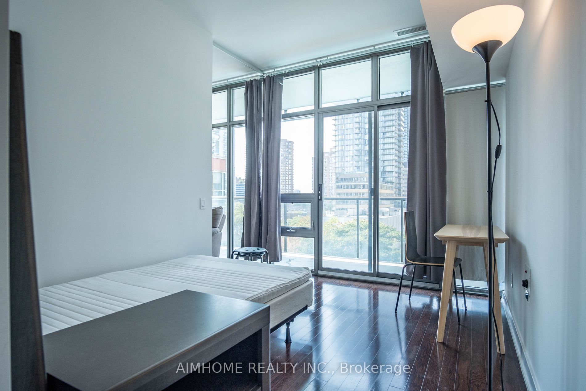 33 Charles St E, #605