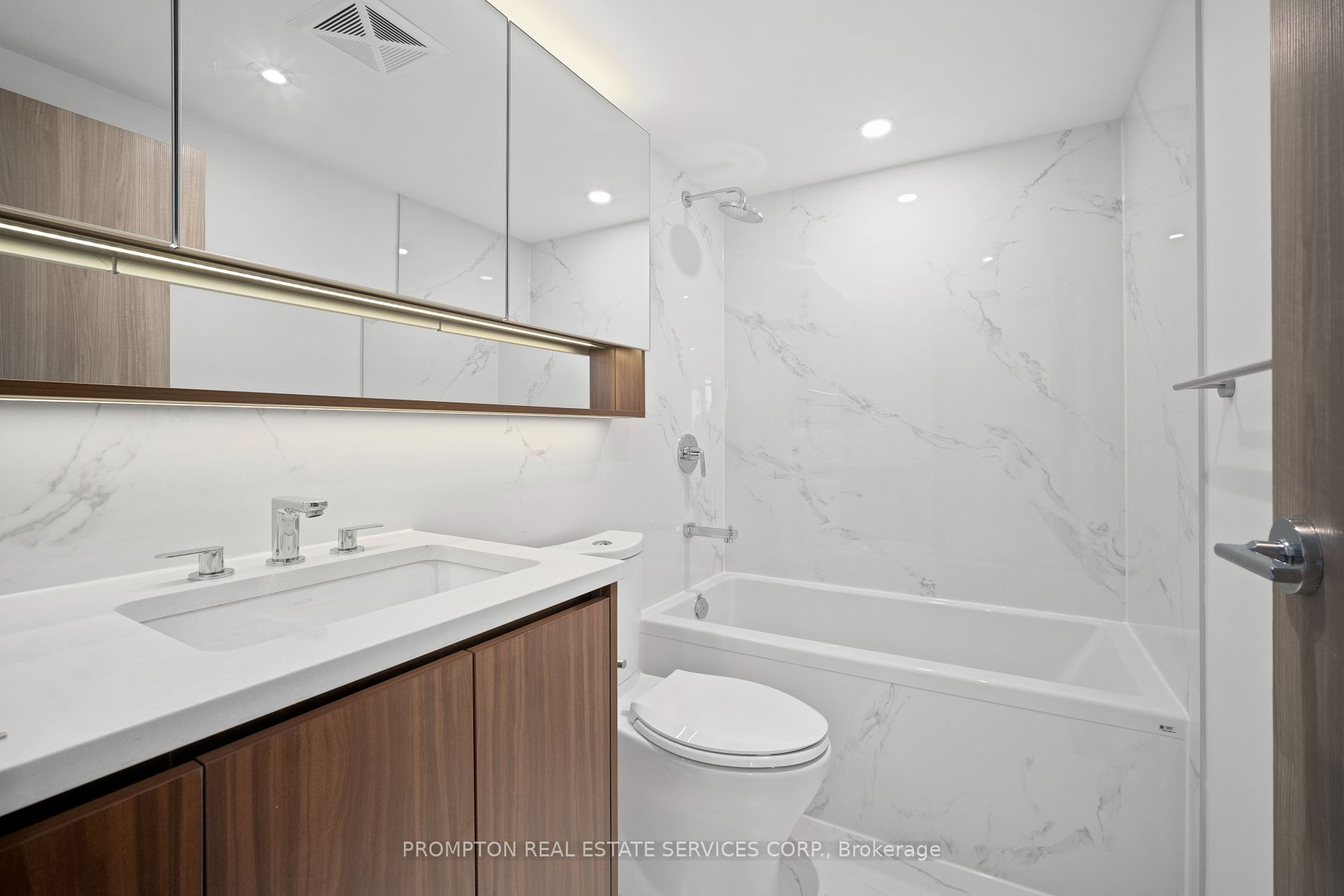 38 Widmer Street, #4211