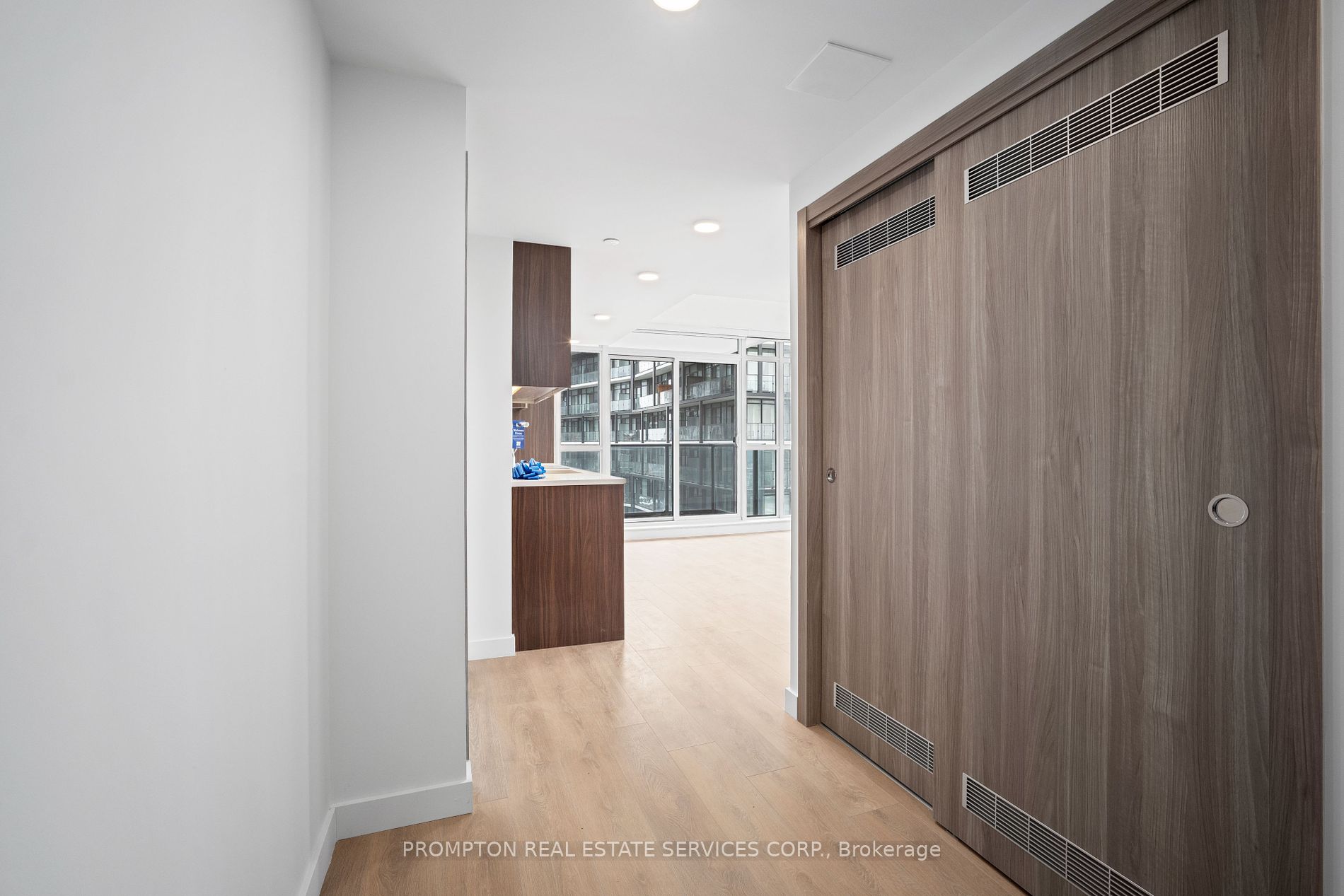 38 Widmer Street, #4211