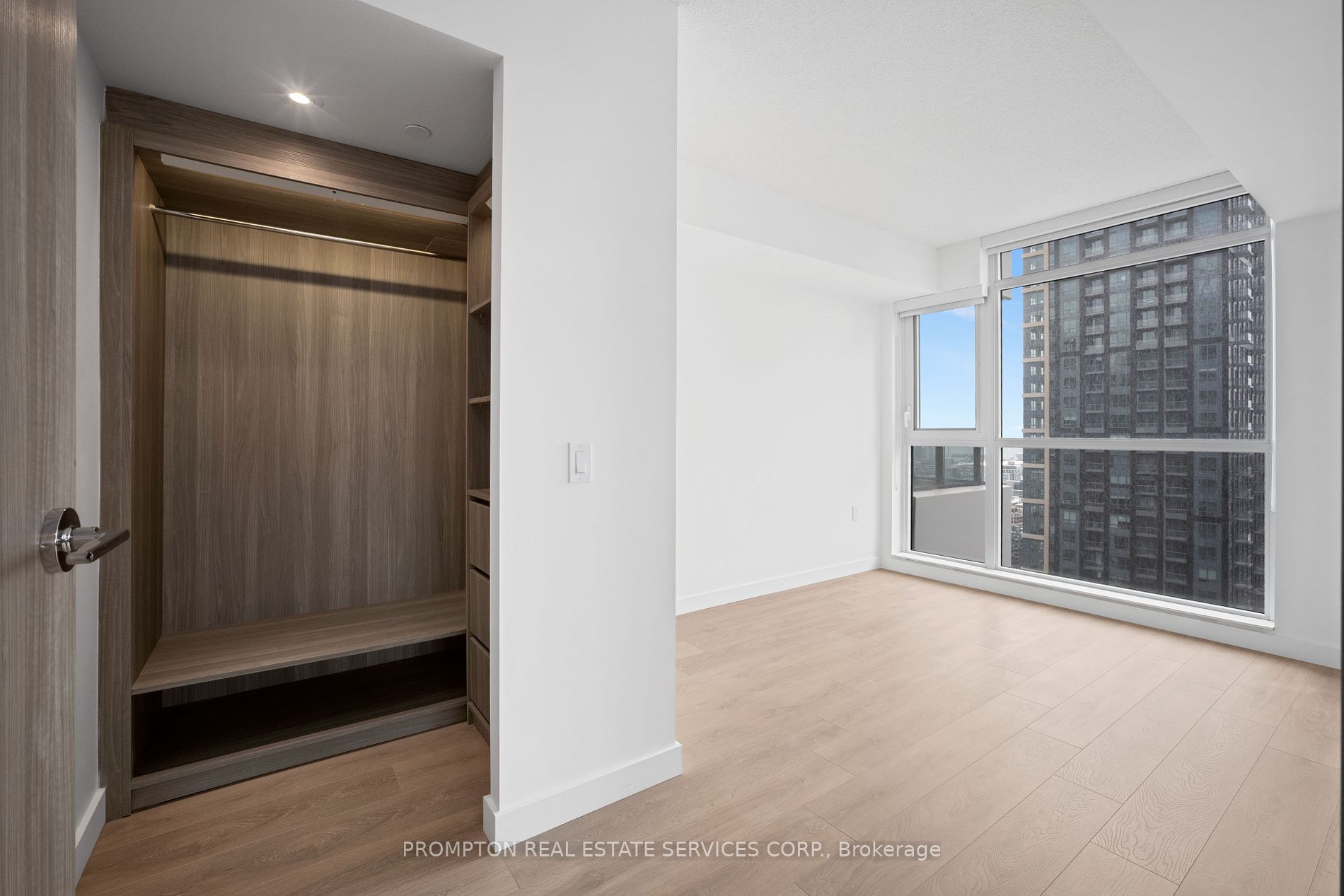 38 Widmer Street, #4211