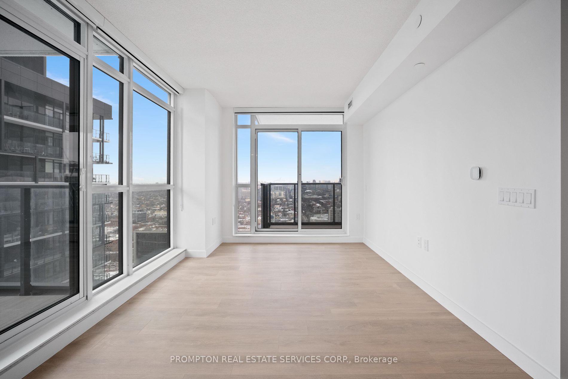38 Widmer Street, #4211
