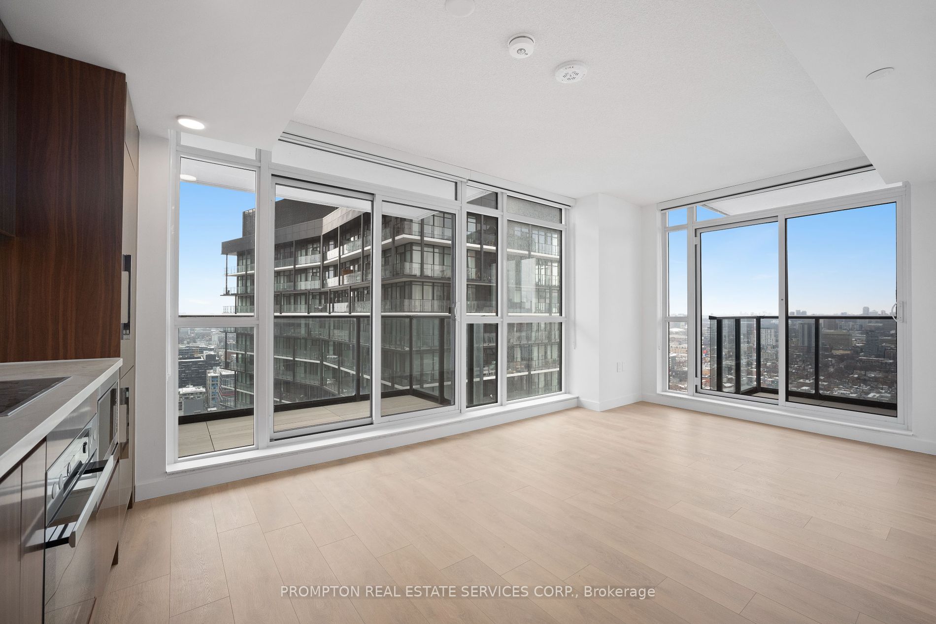 38 Widmer Street, #4211