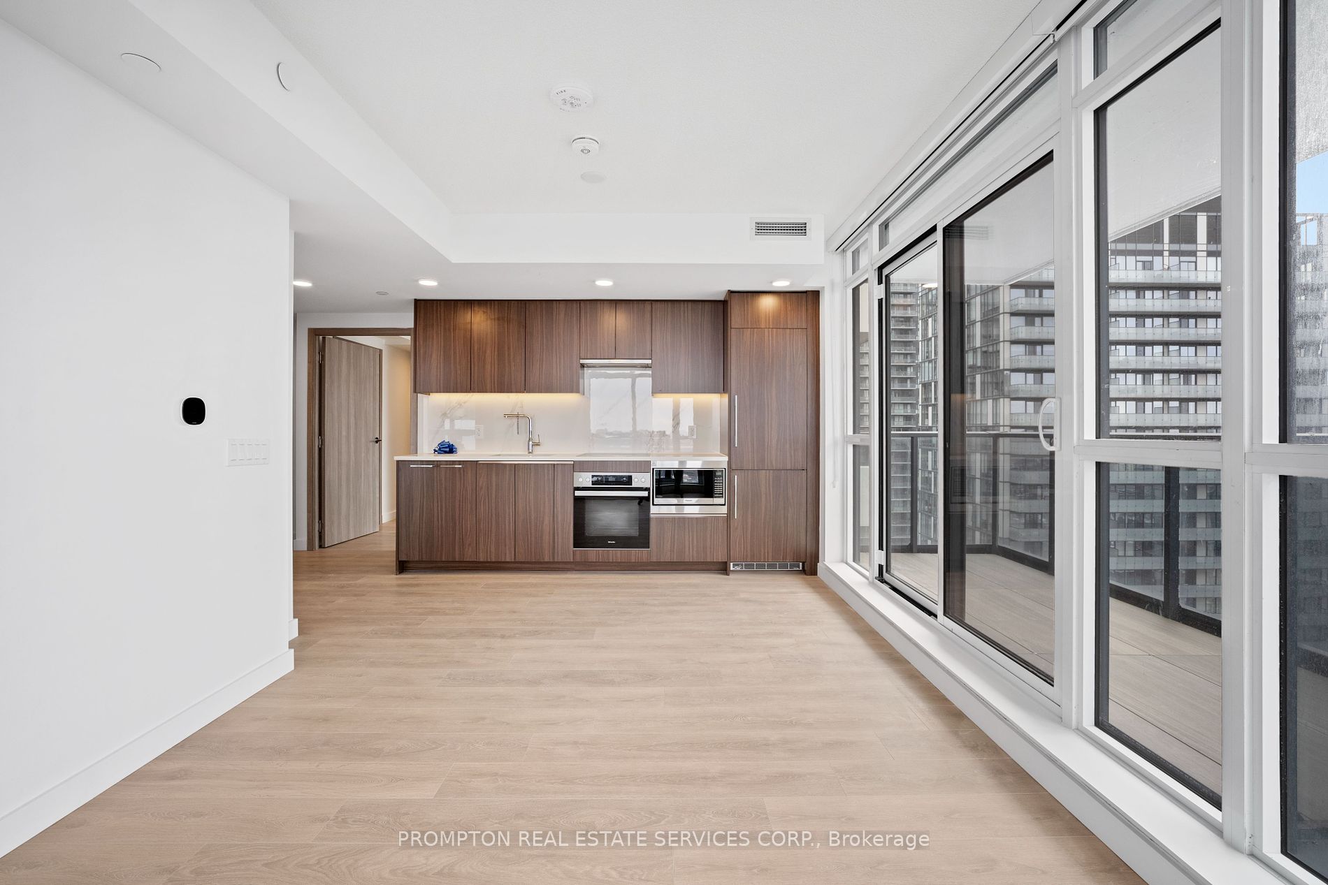 38 Widmer Street, #4211