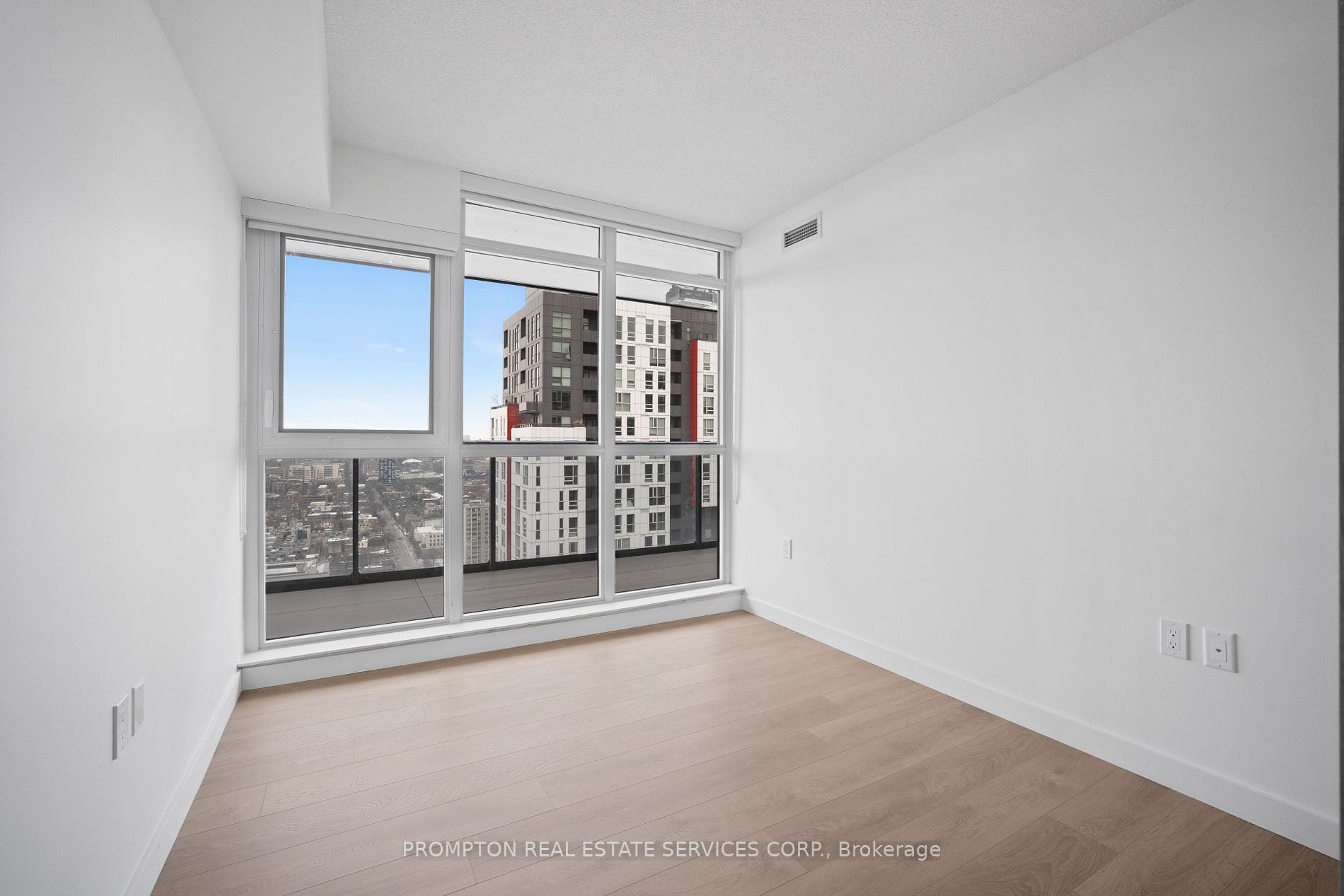 38 Widmer Street, #4211