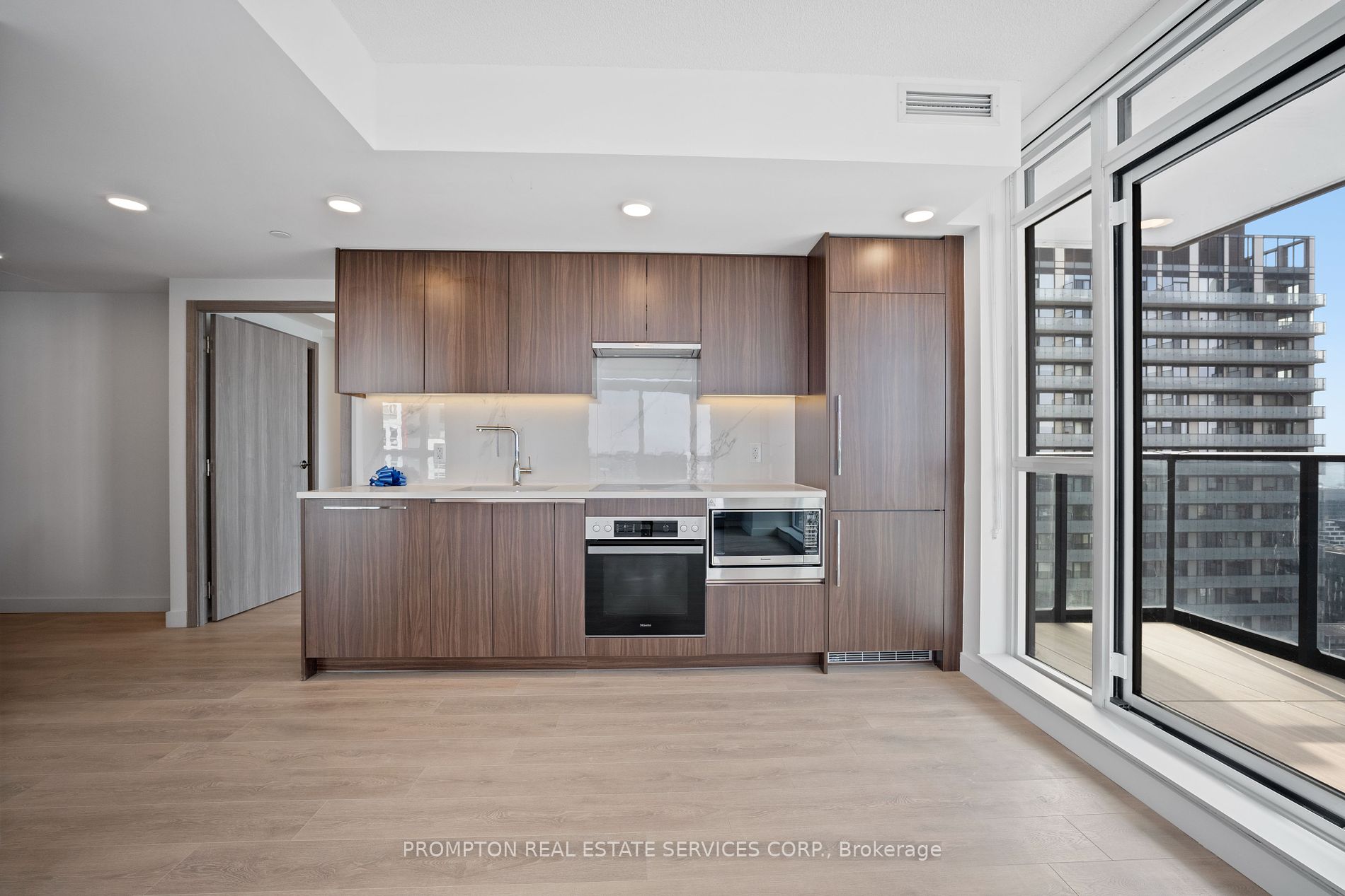 38 Widmer Street, #4211