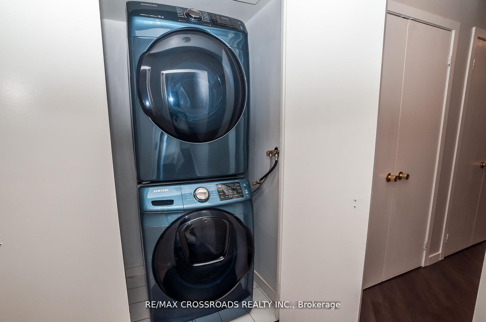 218 Queens Quay W, #1011