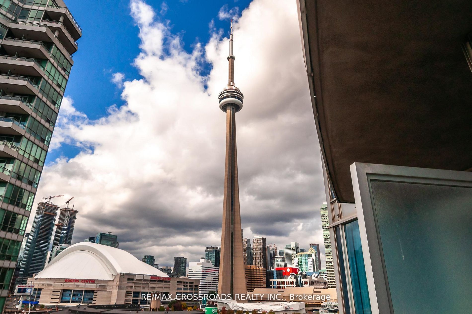 218 Queens Quay W, #1011