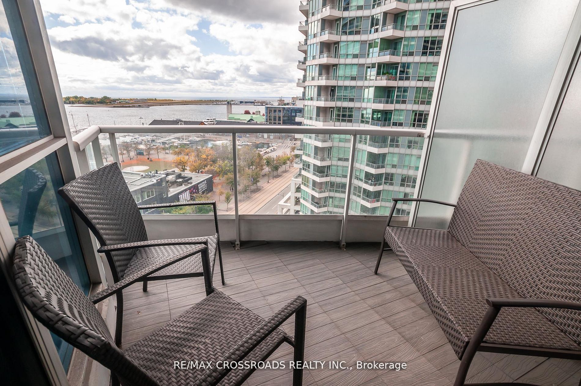 218 Queens Quay W, #1011