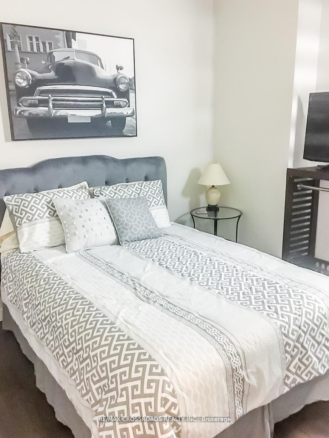 218 Queens Quay W, #1011