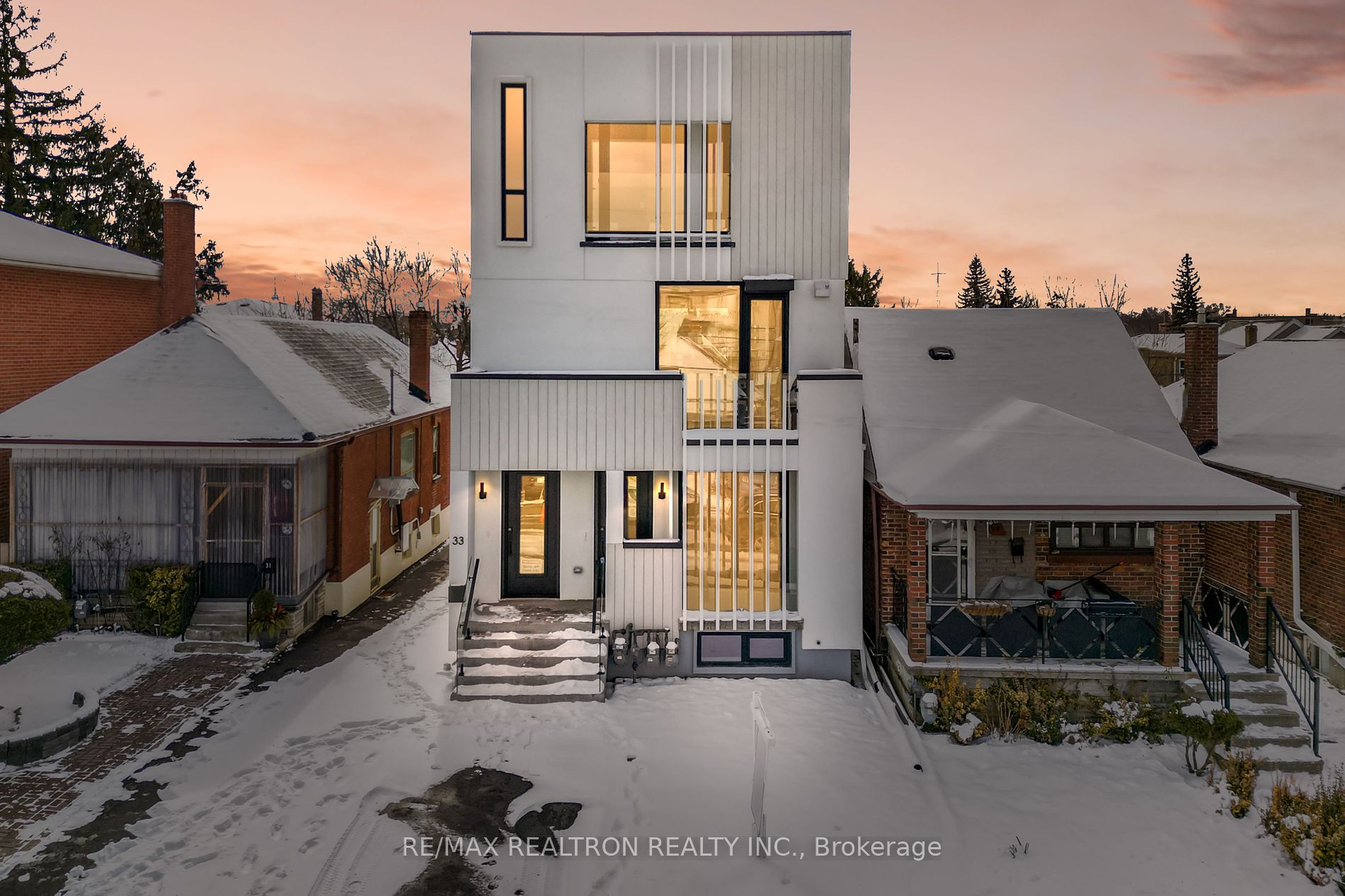 33 Lanark Avenue