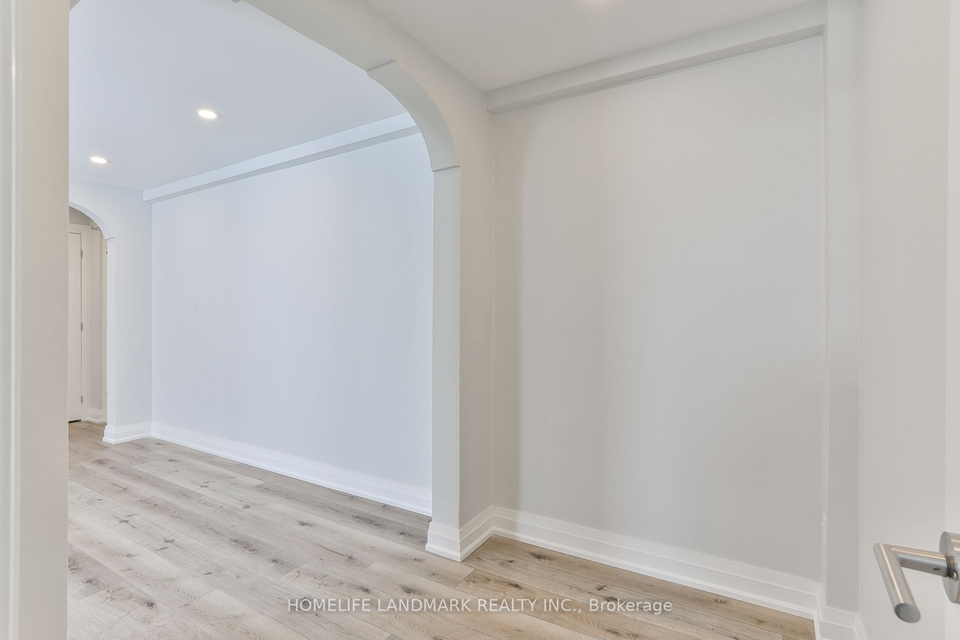 697 Eglinton Avenue W, #304
