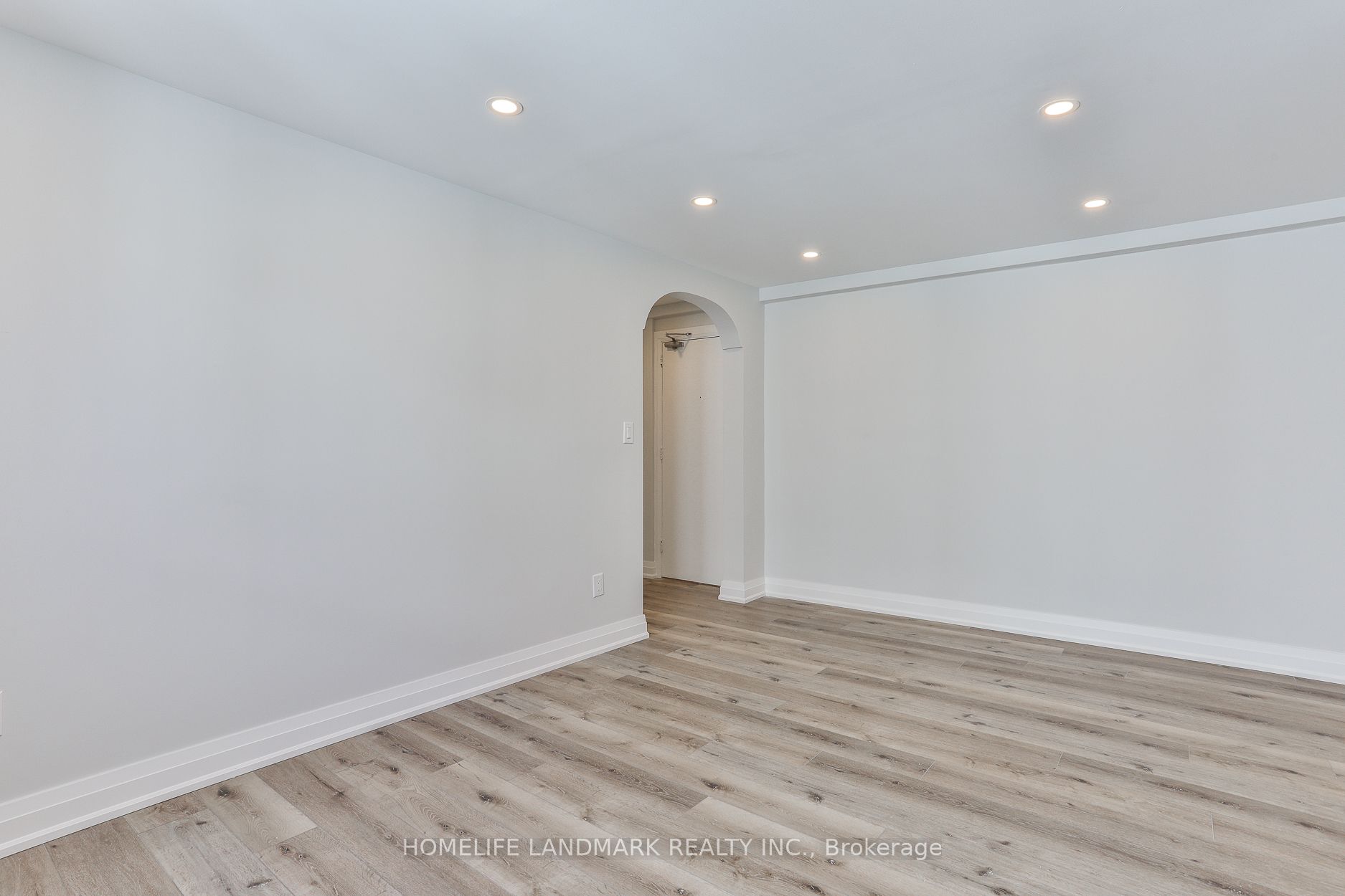 697 Eglinton Avenue W, #304