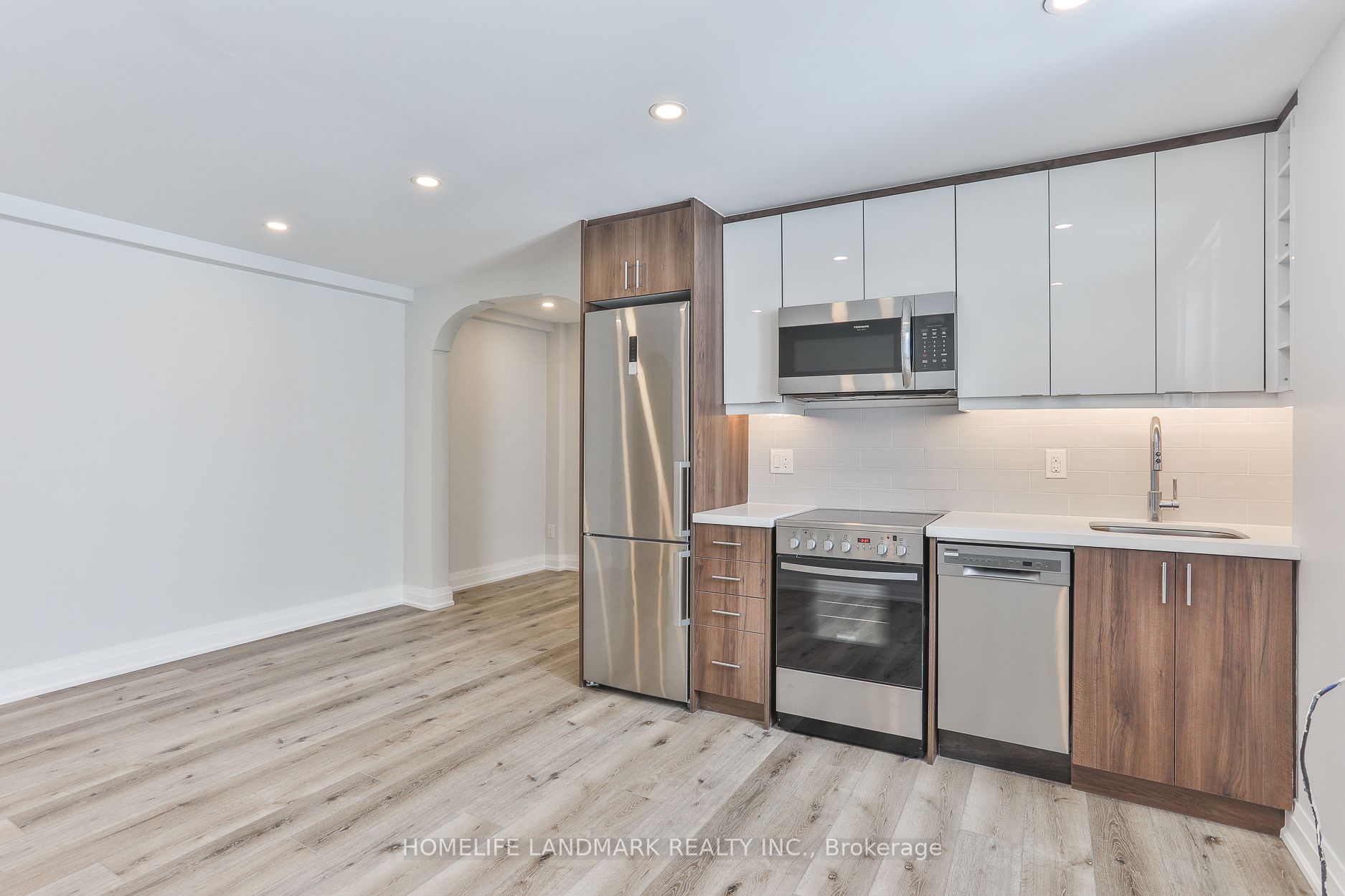 697 Eglinton Avenue W, #304