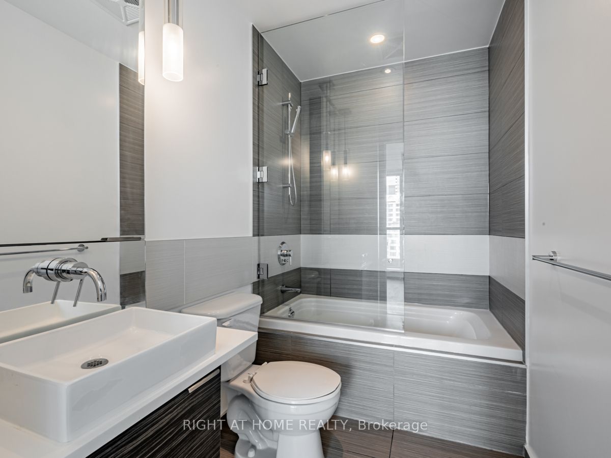 8 Charlotte St, #1603