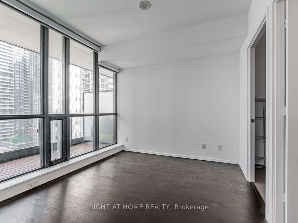 8 Charlotte St, #1603