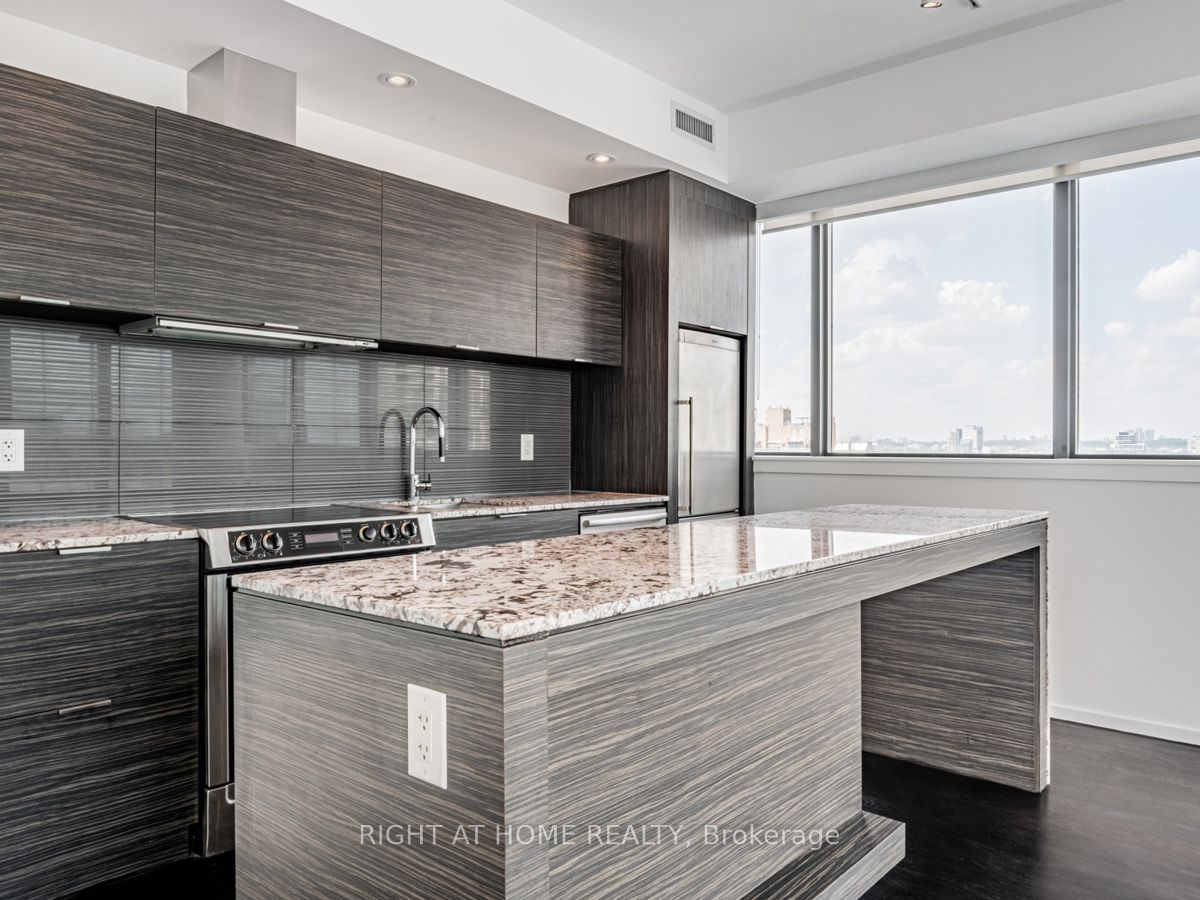 8 Charlotte St, #1603