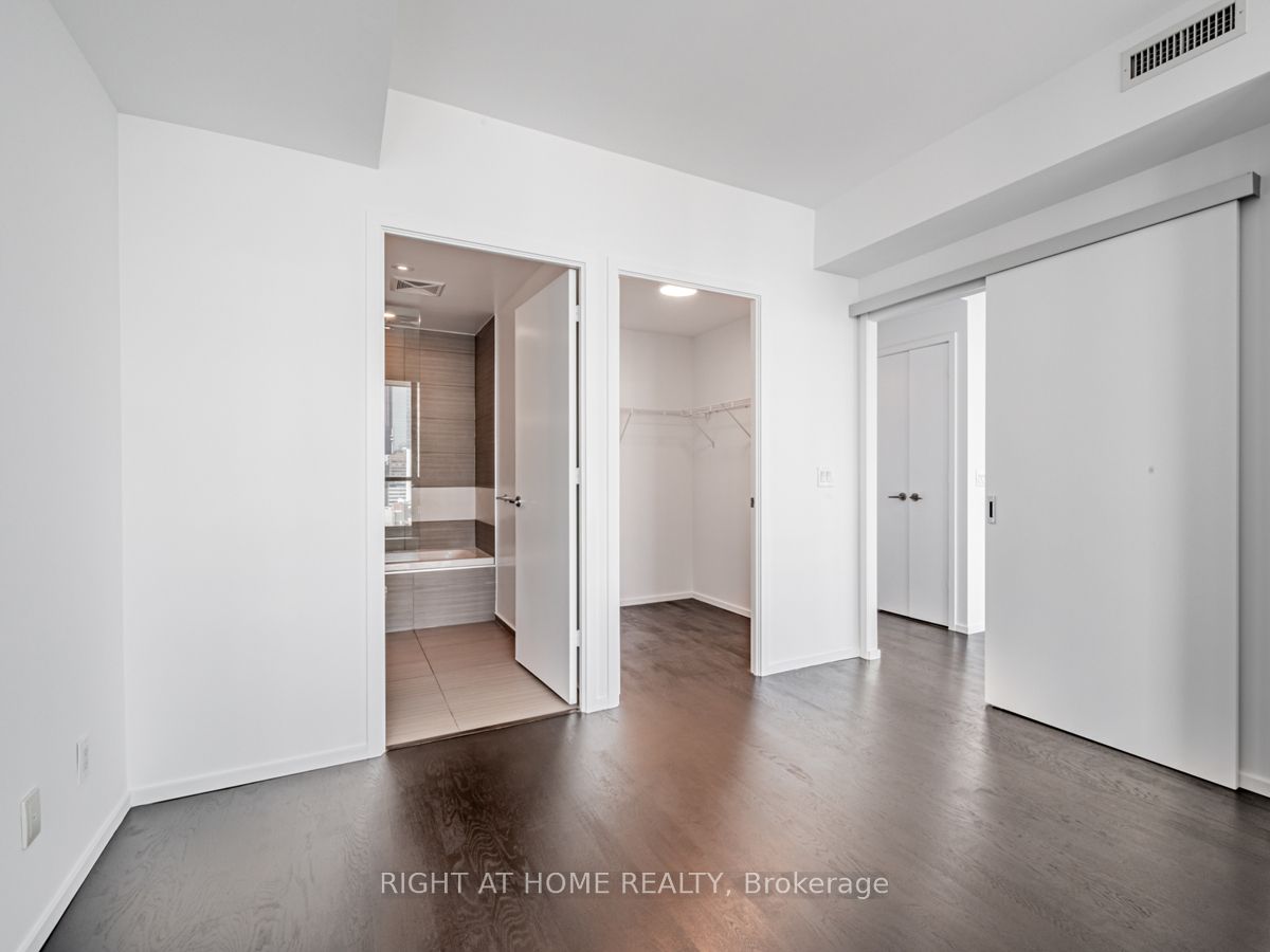 8 Charlotte St, #1603