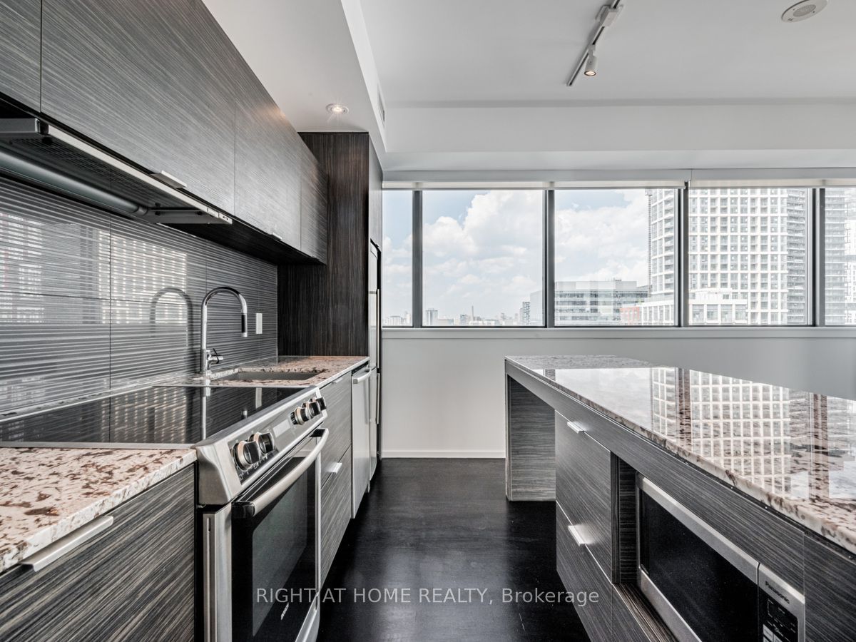 8 Charlotte St, #1603