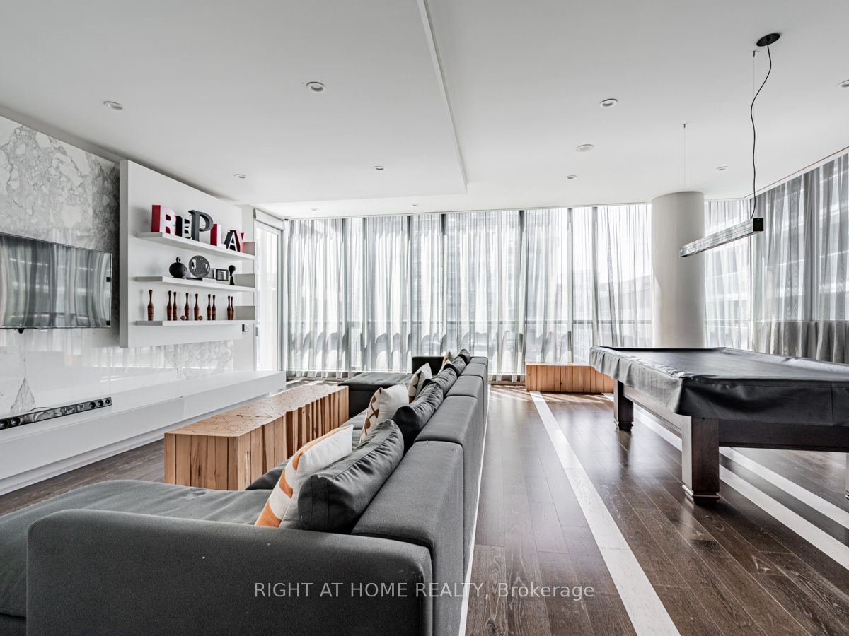 8 Charlotte St, #1603