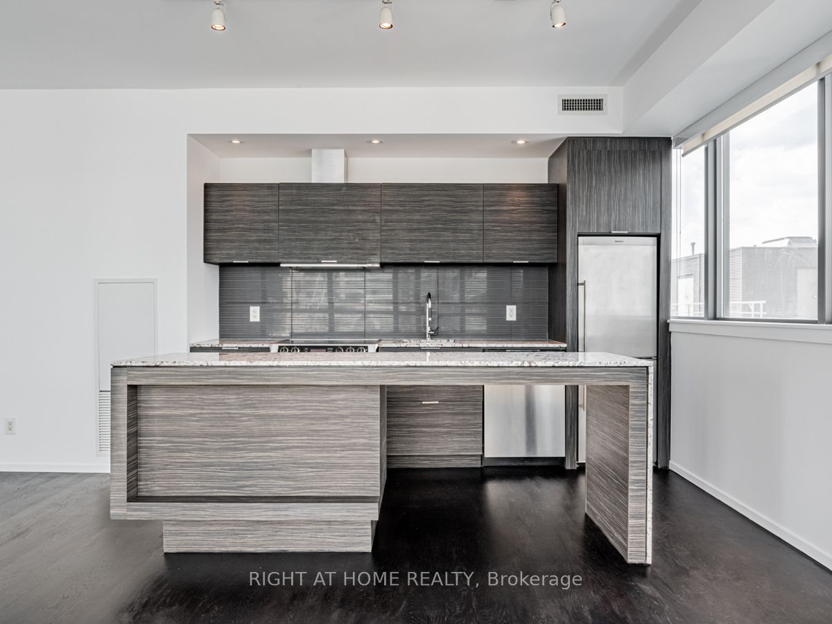 8 Charlotte St, #1603
