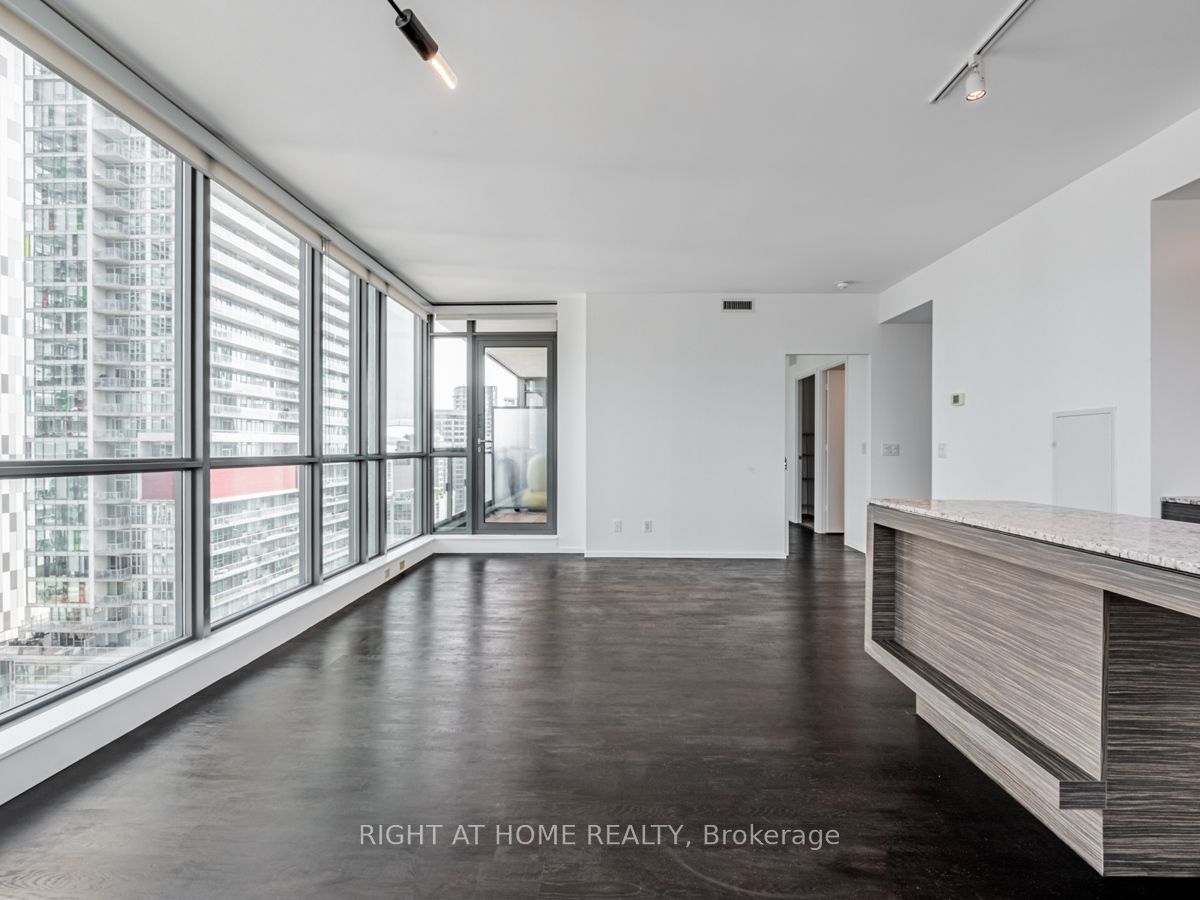 8 Charlotte St, #1603