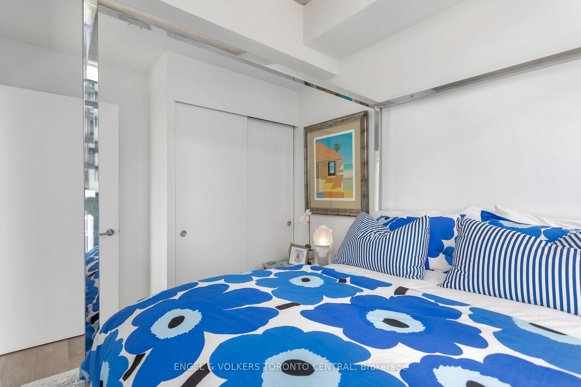 161 Roehampton Ave, #803