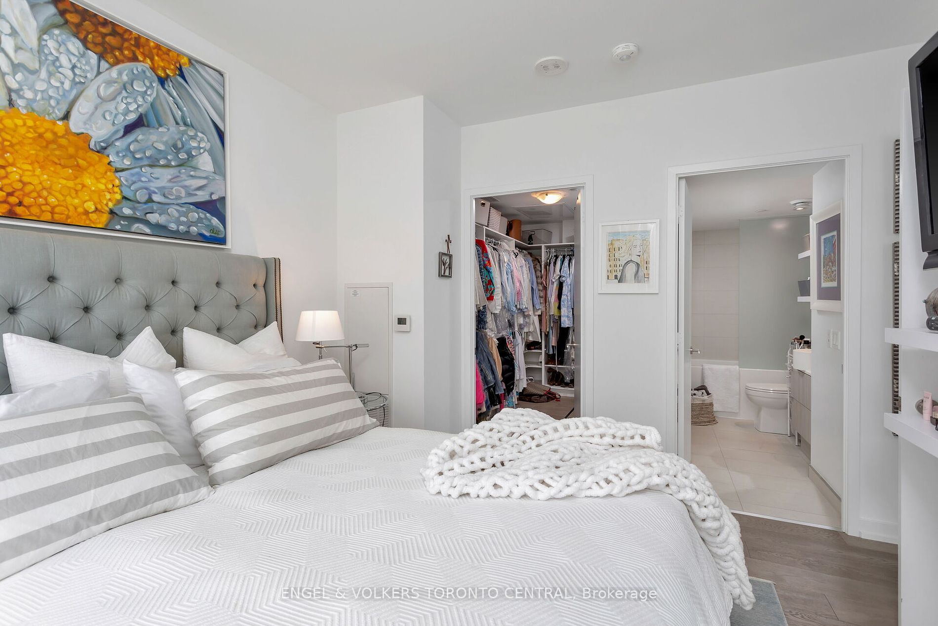 161 Roehampton Ave, #803
