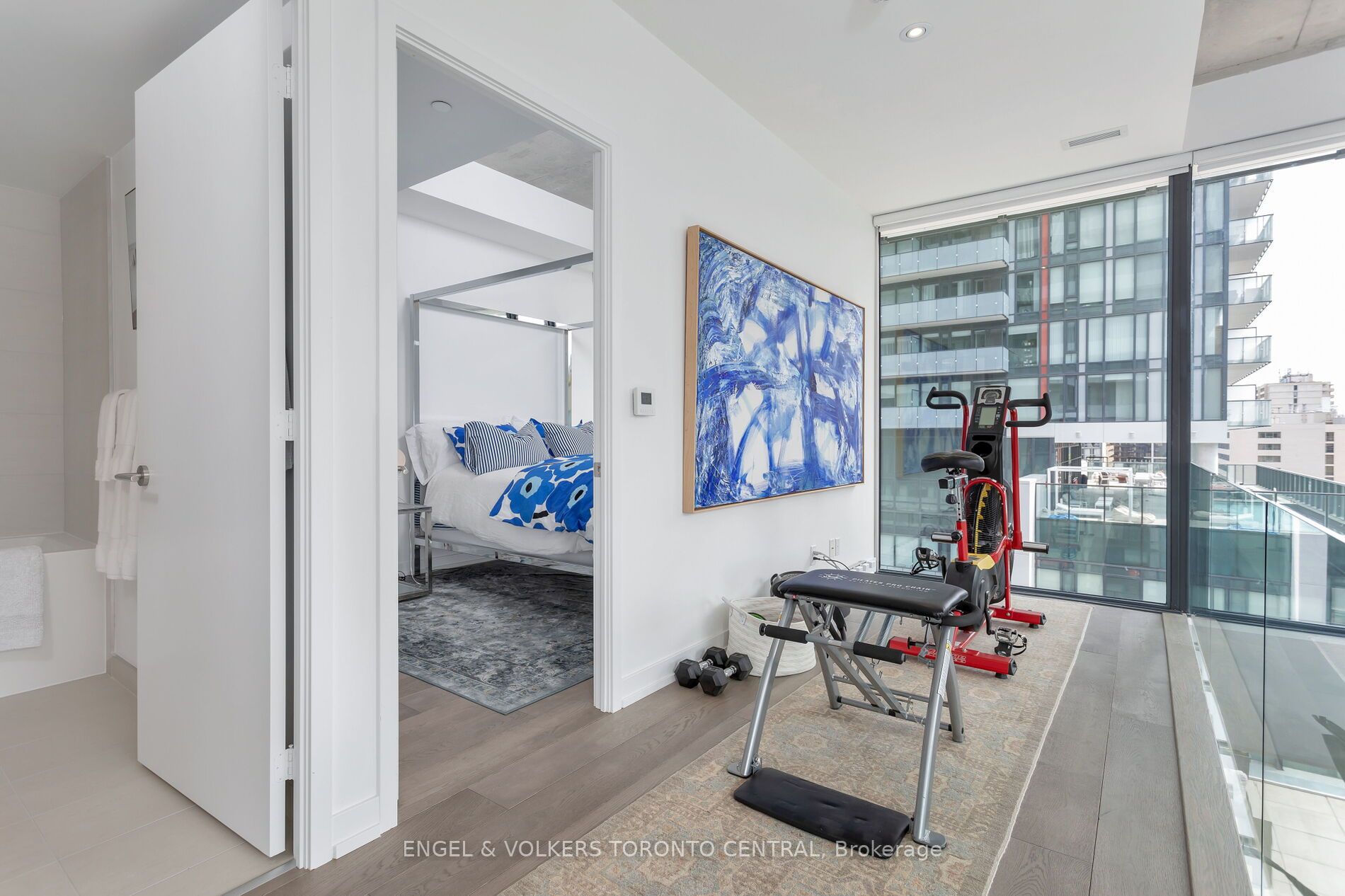 161 Roehampton Ave, #803