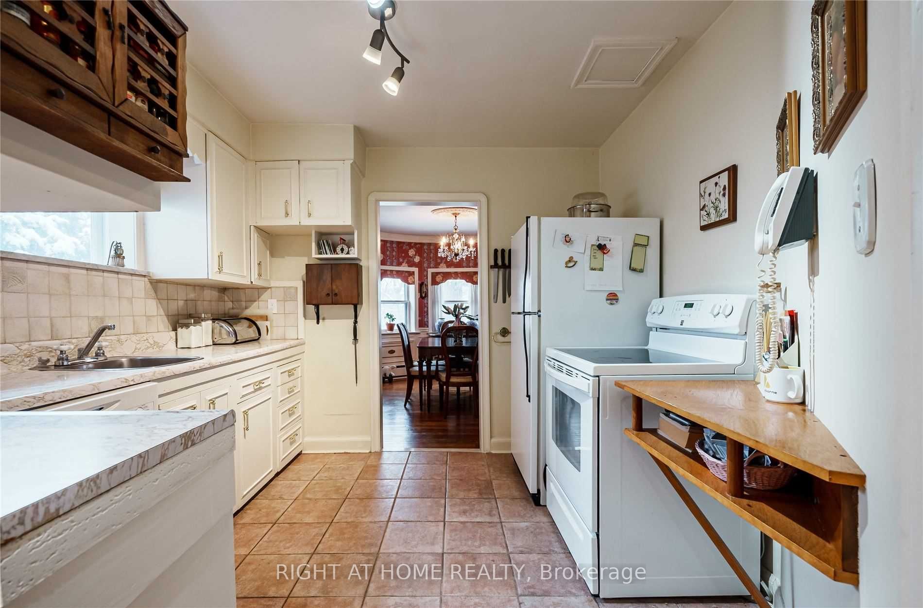 42 Gwendolen Cres