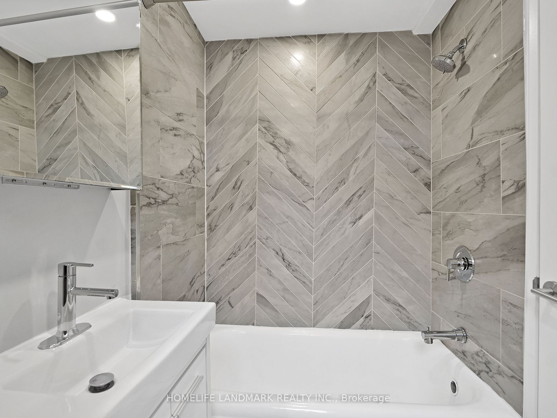 699 Eglinton Avenue W, #102