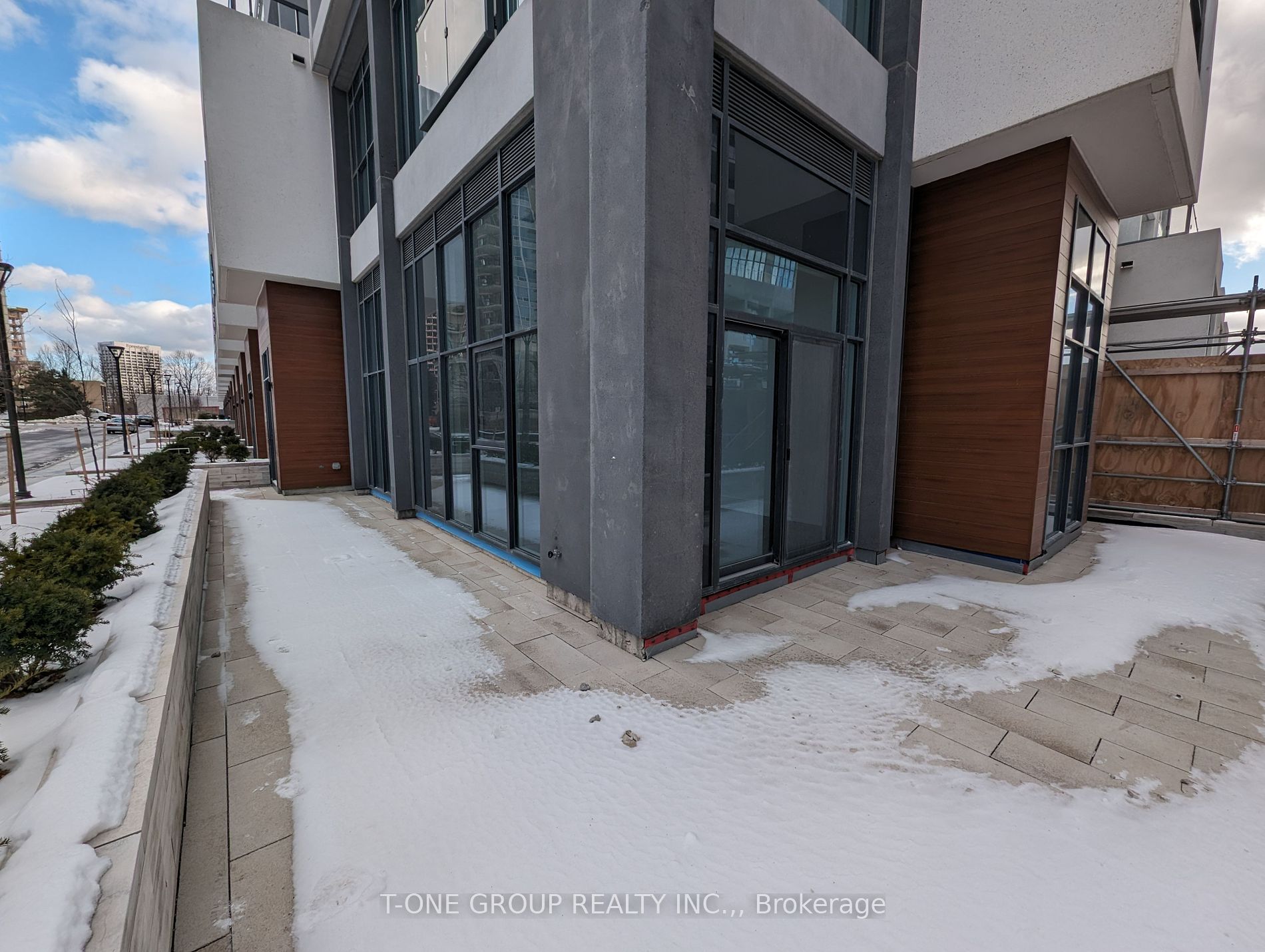 20 Inn On The Park Drive, #242
