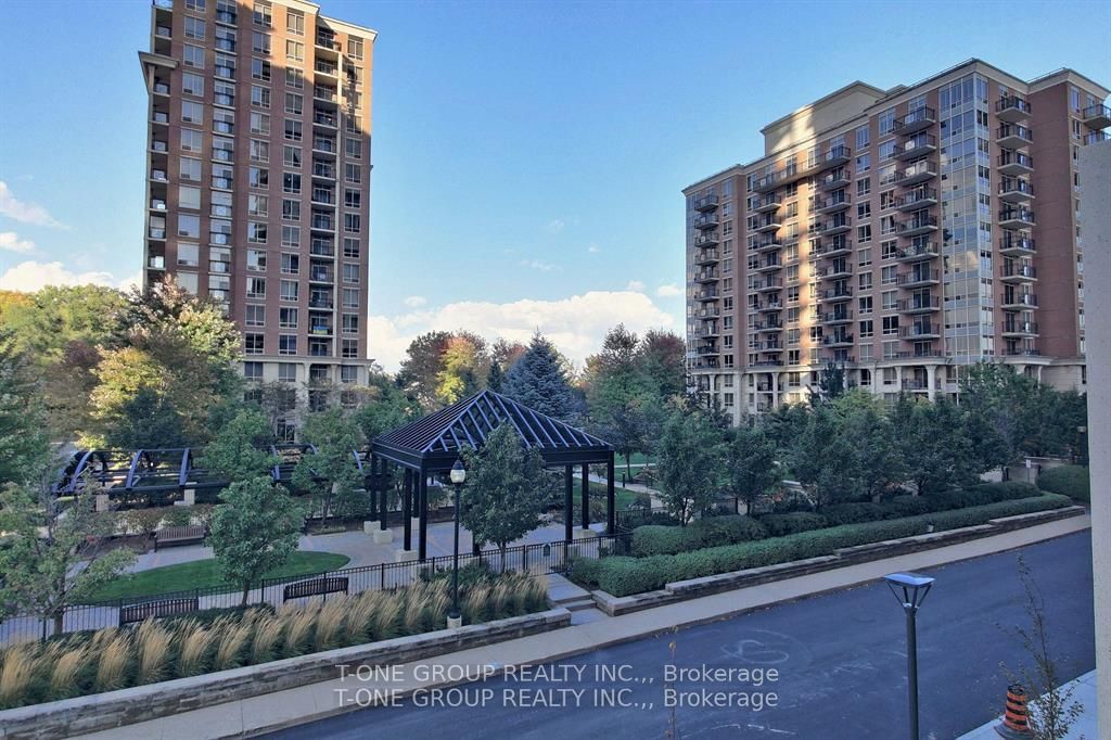20 Inn On The Park Drive, #242