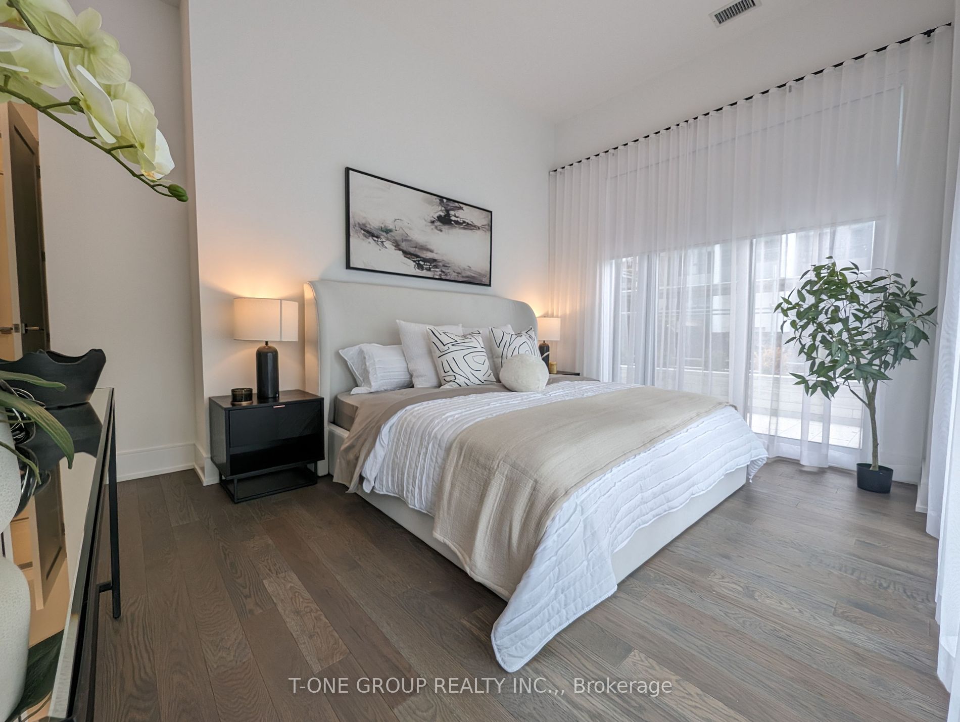20 Inn On The Park Drive, #242